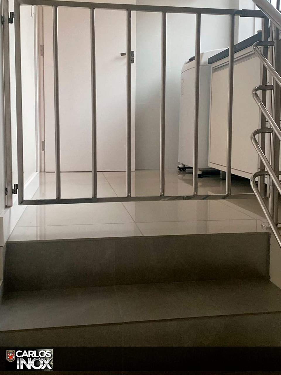 Rampa industrial com guarda-corpo duplo